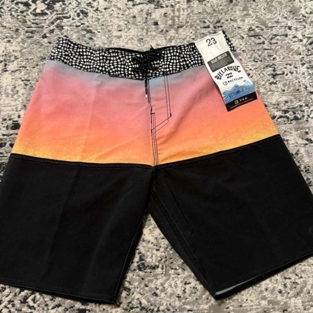 Billabong Boardshorts Size 23 Brand New